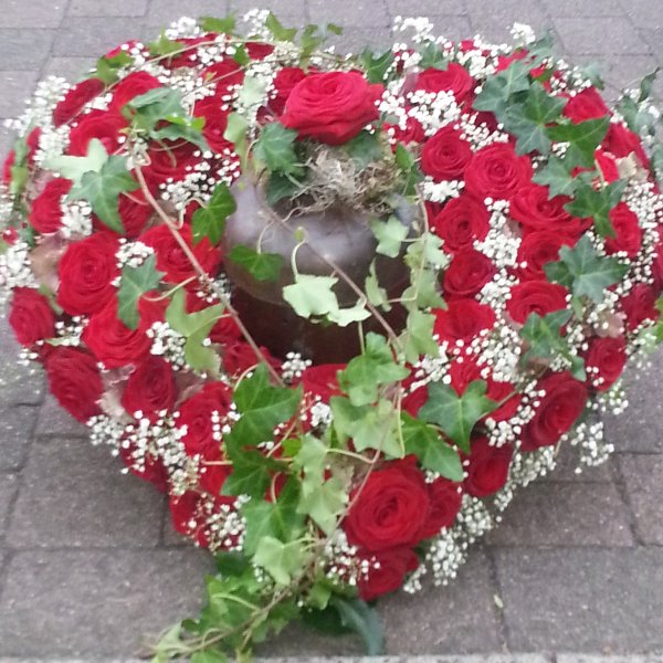 Urnenschmuck Herz rote Rosen Bild 1